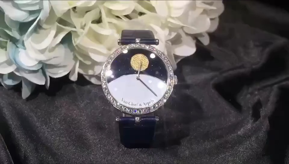 Van Cleef & Arpels 梵克雅宝日月星辰配上美洲鳄鱼皮深蓝色，你还敢说不美吗