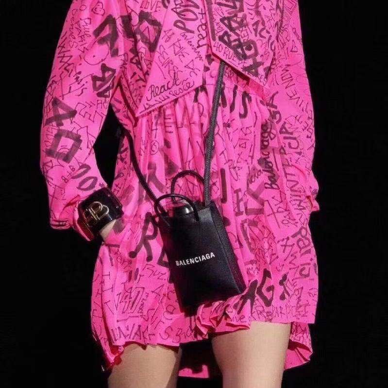 黑色🖤
Balenciagα手机包