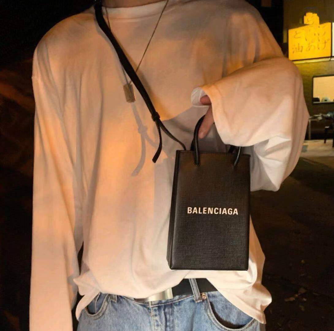 黑色🖤
Balenciagα手机包