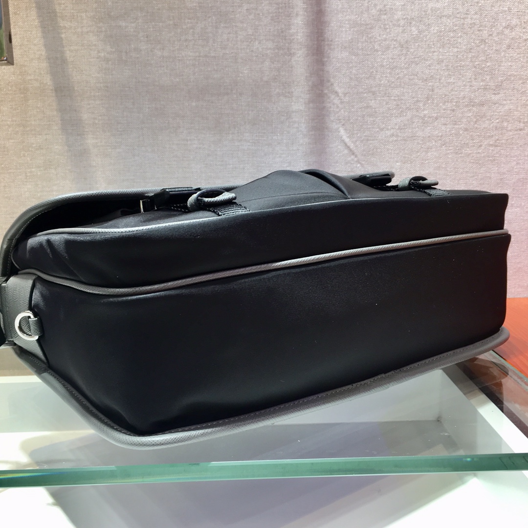 PRADA普拉达进口尼龙翻盖肩背包2VD768B