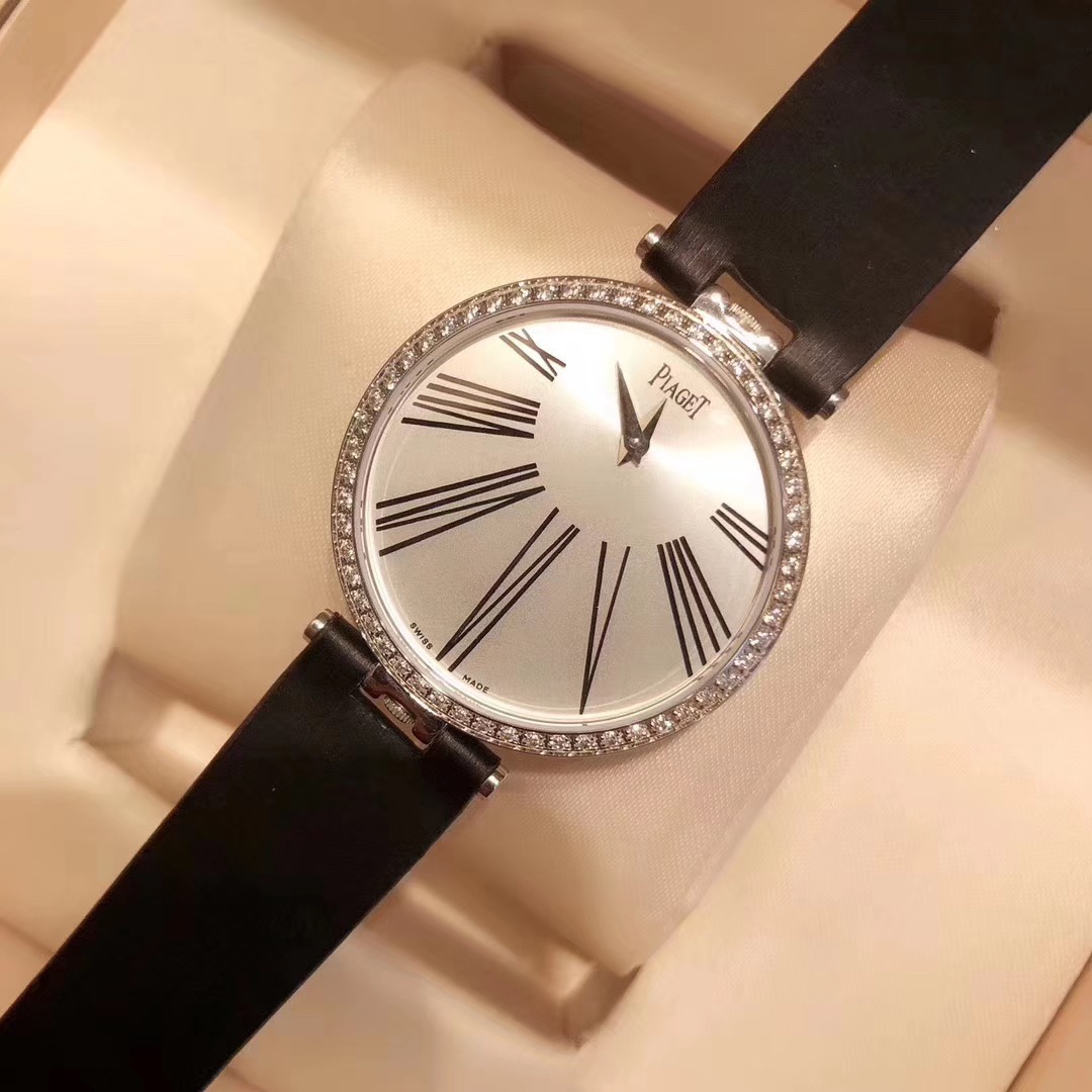 Piaget 伯爵双面伊人上手就是不一样，一看到这视频，第一眼我就被手里的腕表吸引到