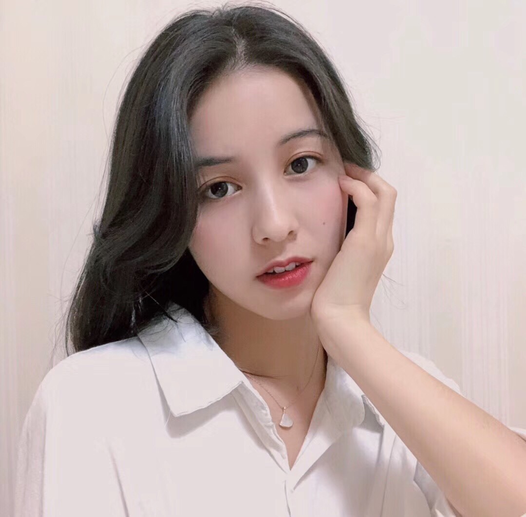 Bvlgari diva's Dream#宝格丽# 红裙子是按照18k真金 完美克制出来的，每一颗小扇子都是特地挑选
