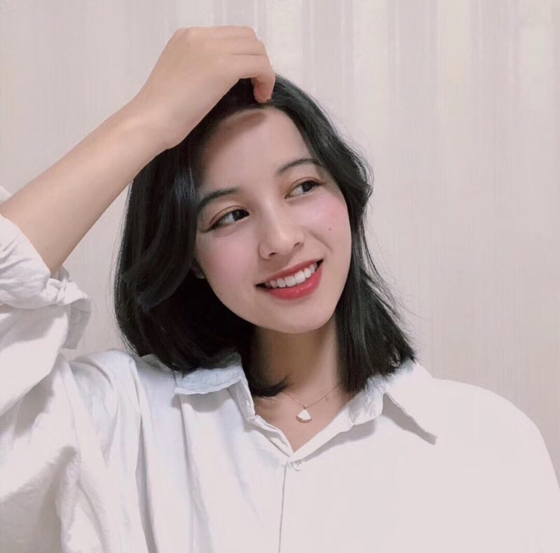 Bvlgari diva's Dream#宝格丽# 红裙子是按照18k真金 完美克制出来的，每一颗小扇子都是特地挑选