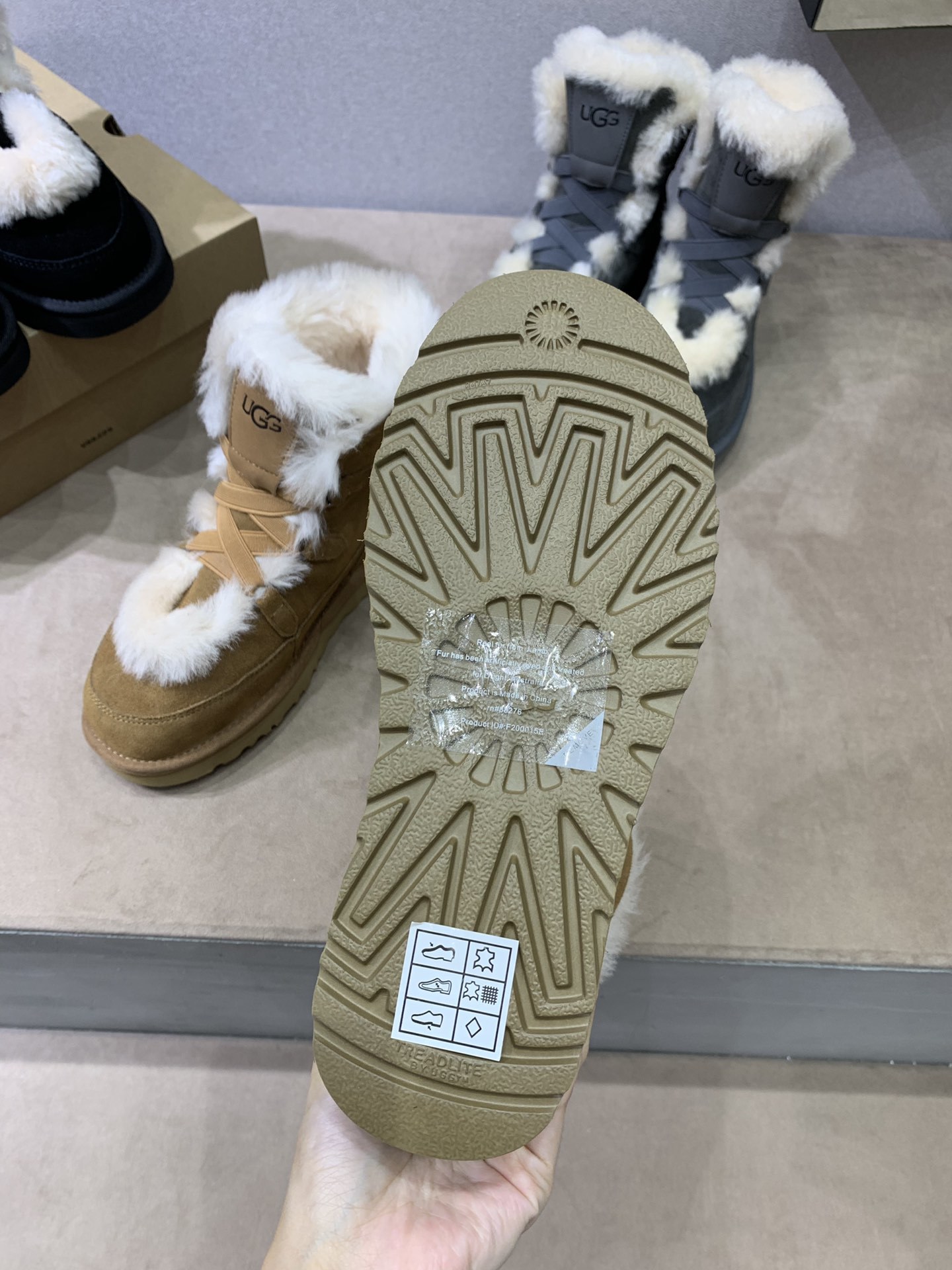 UGG秋冬新款女士休闲雪地靴外翻毛设