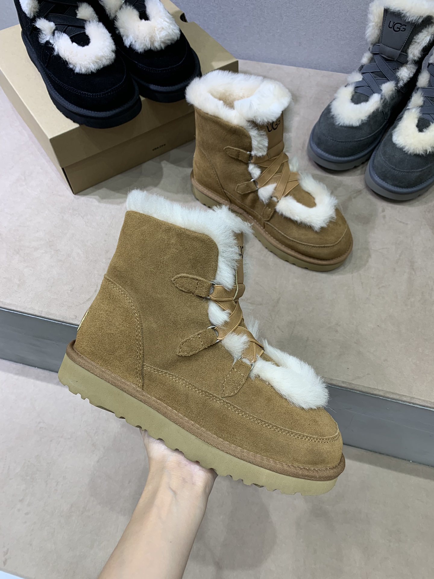 UGG秋冬新款女士休闲雪地靴外翻毛设
