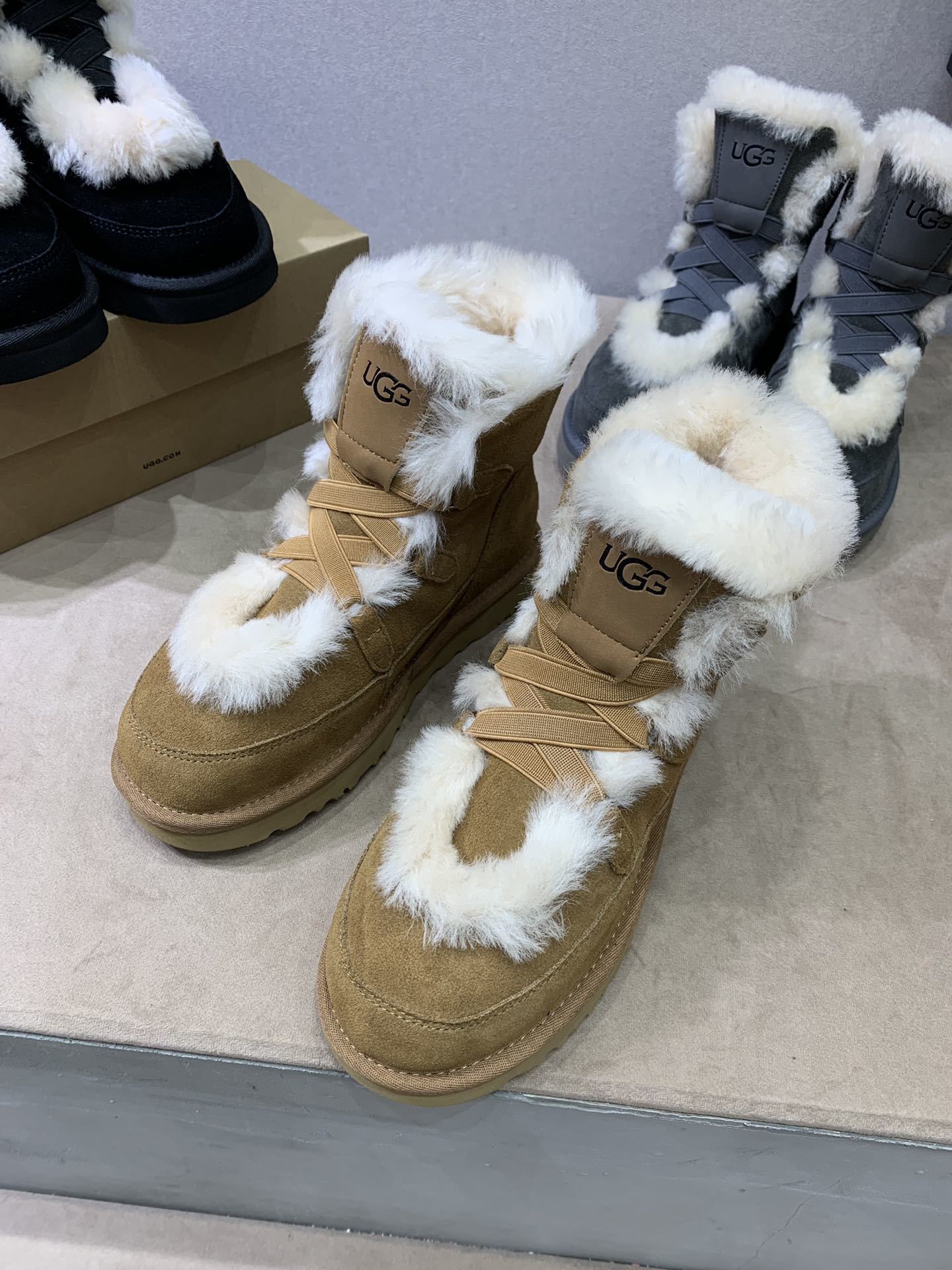 UGG秋冬新款女士休闲雪地靴外翻毛设