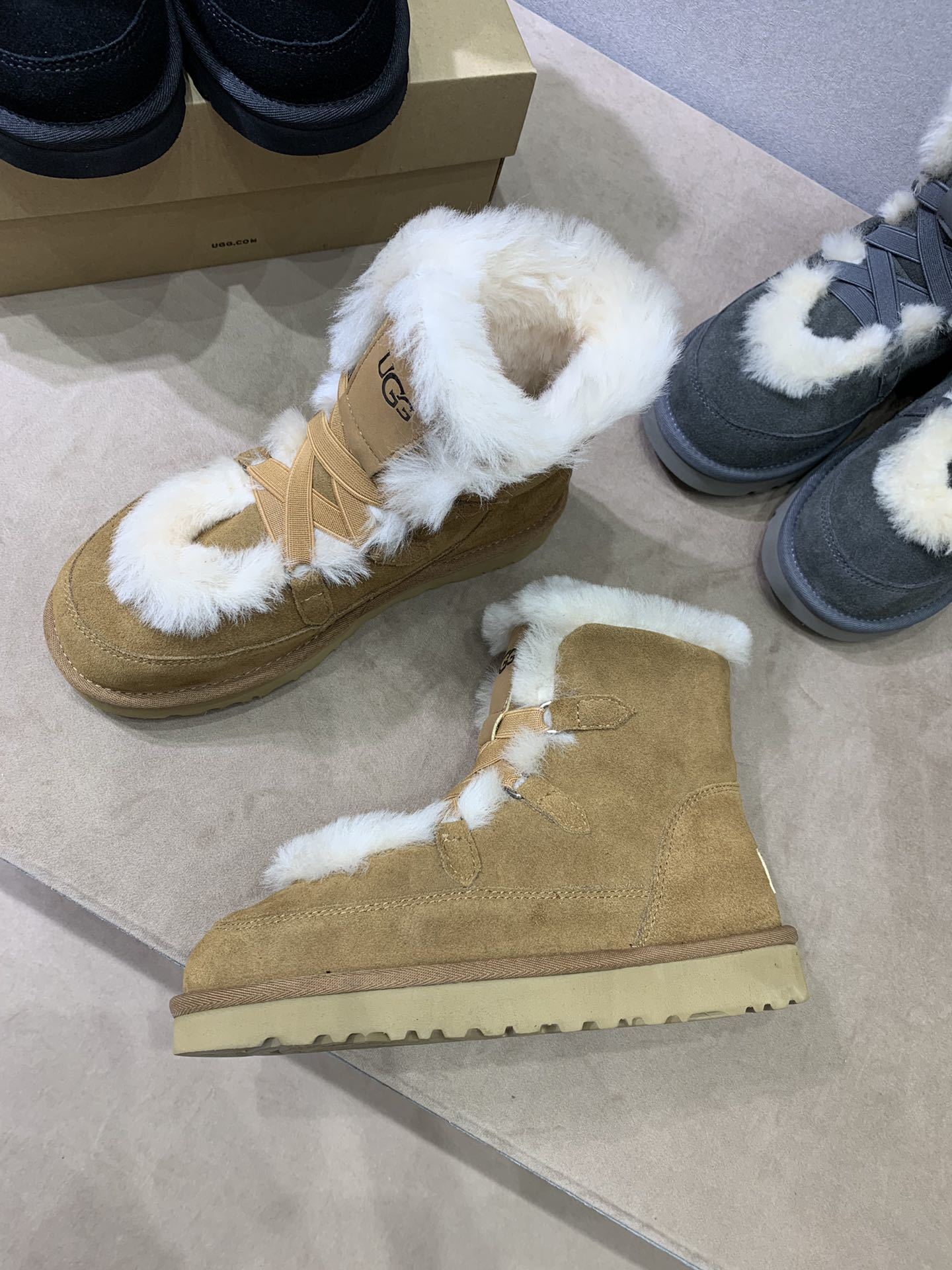 UGG秋冬新款女士休闲雪地靴外翻毛设