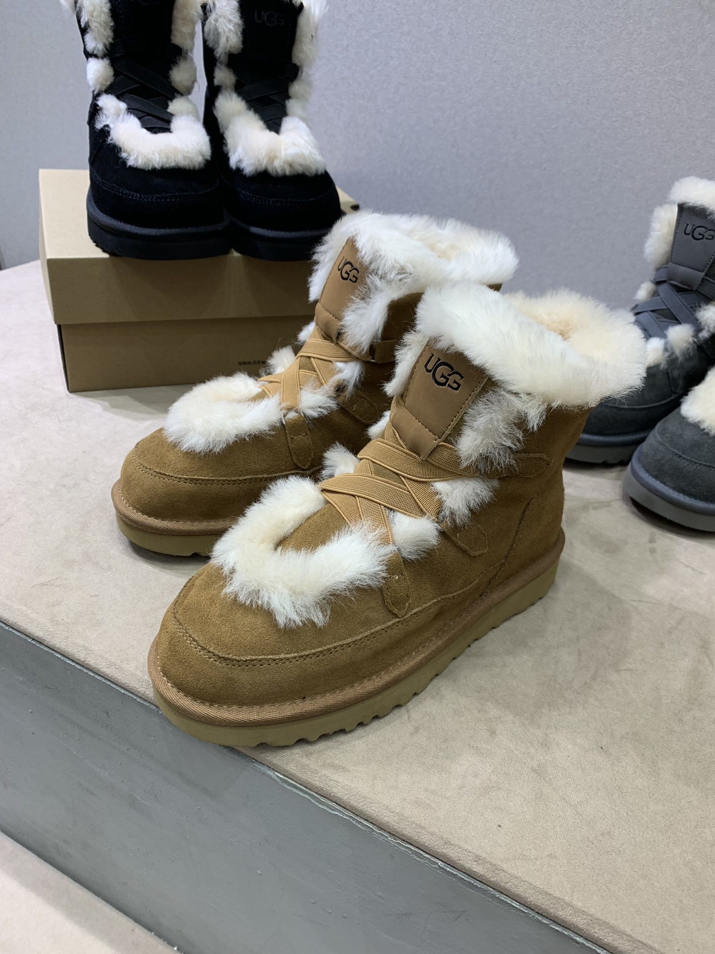 UGG秋冬新款女士休闲雪地靴外翻毛设