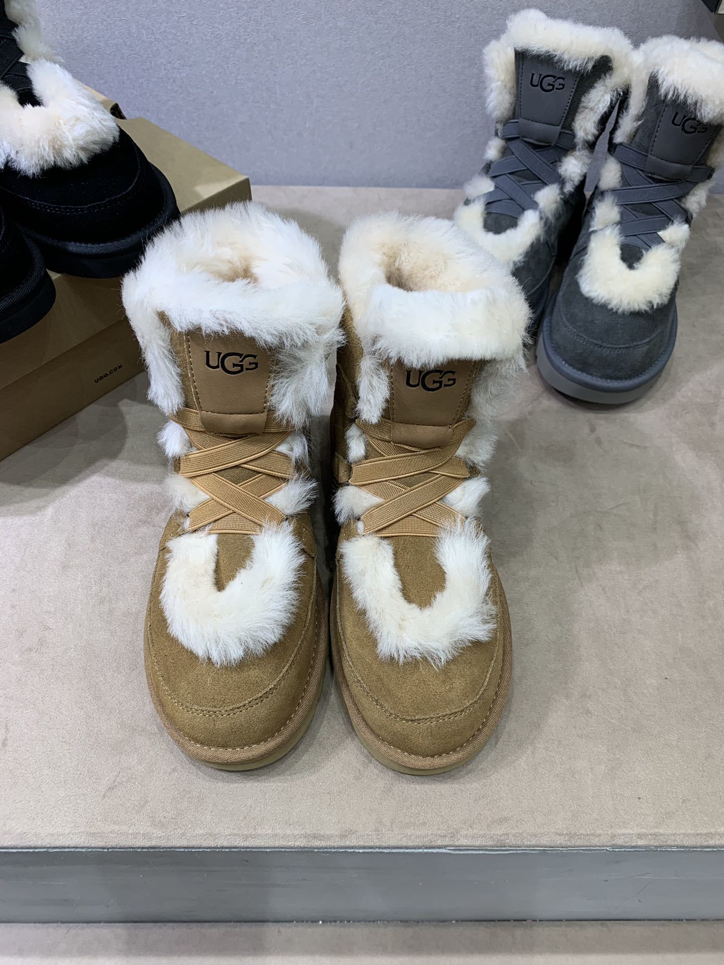 UGG秋冬新款女士休闲雪地靴外翻毛设