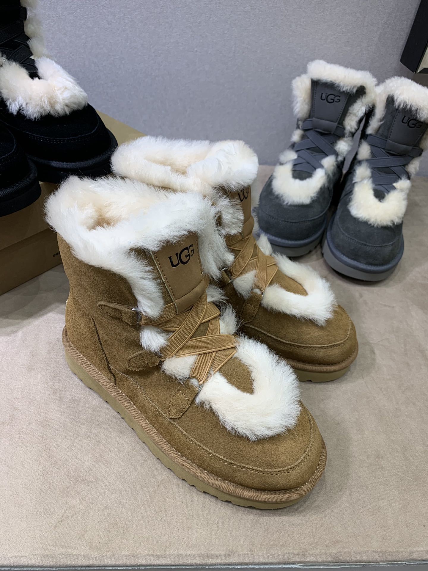 UGG秋冬新款女士休闲雪地靴外翻毛设