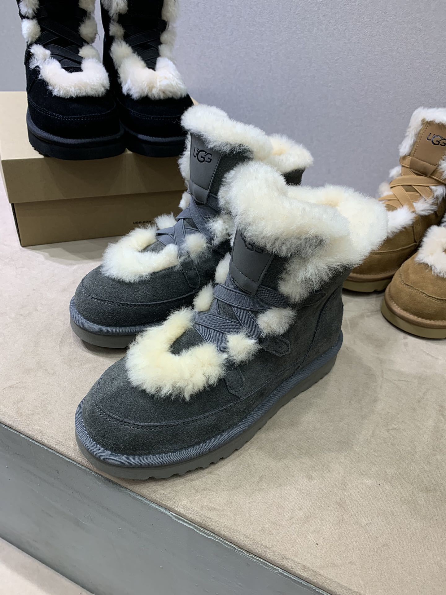 UGG秋冬新款女士休闲雪地靴外翻毛设