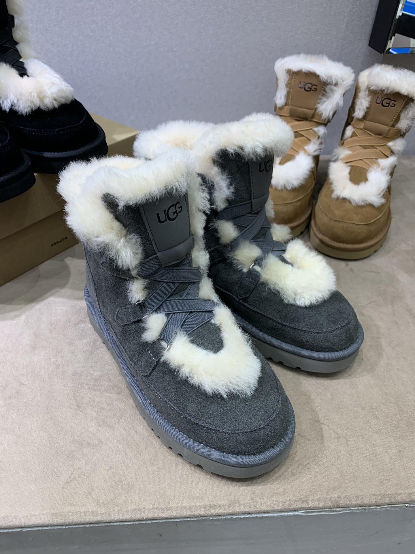 UGG秋冬新款女士休闲雪地靴外翻毛设