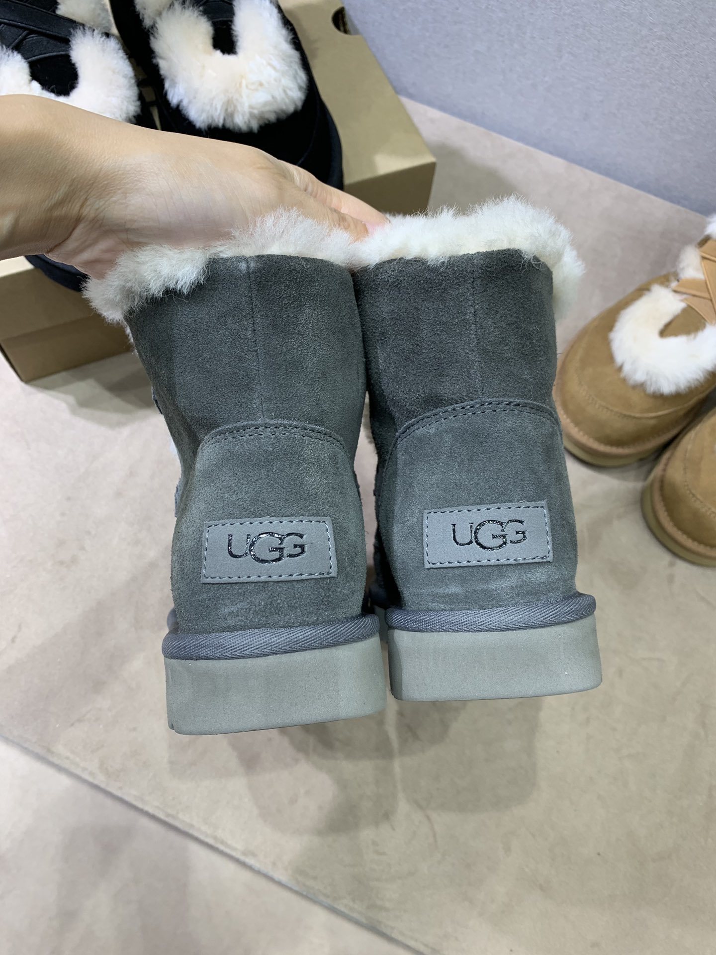 UGG秋冬新款女士休闲雪地靴外翻毛设