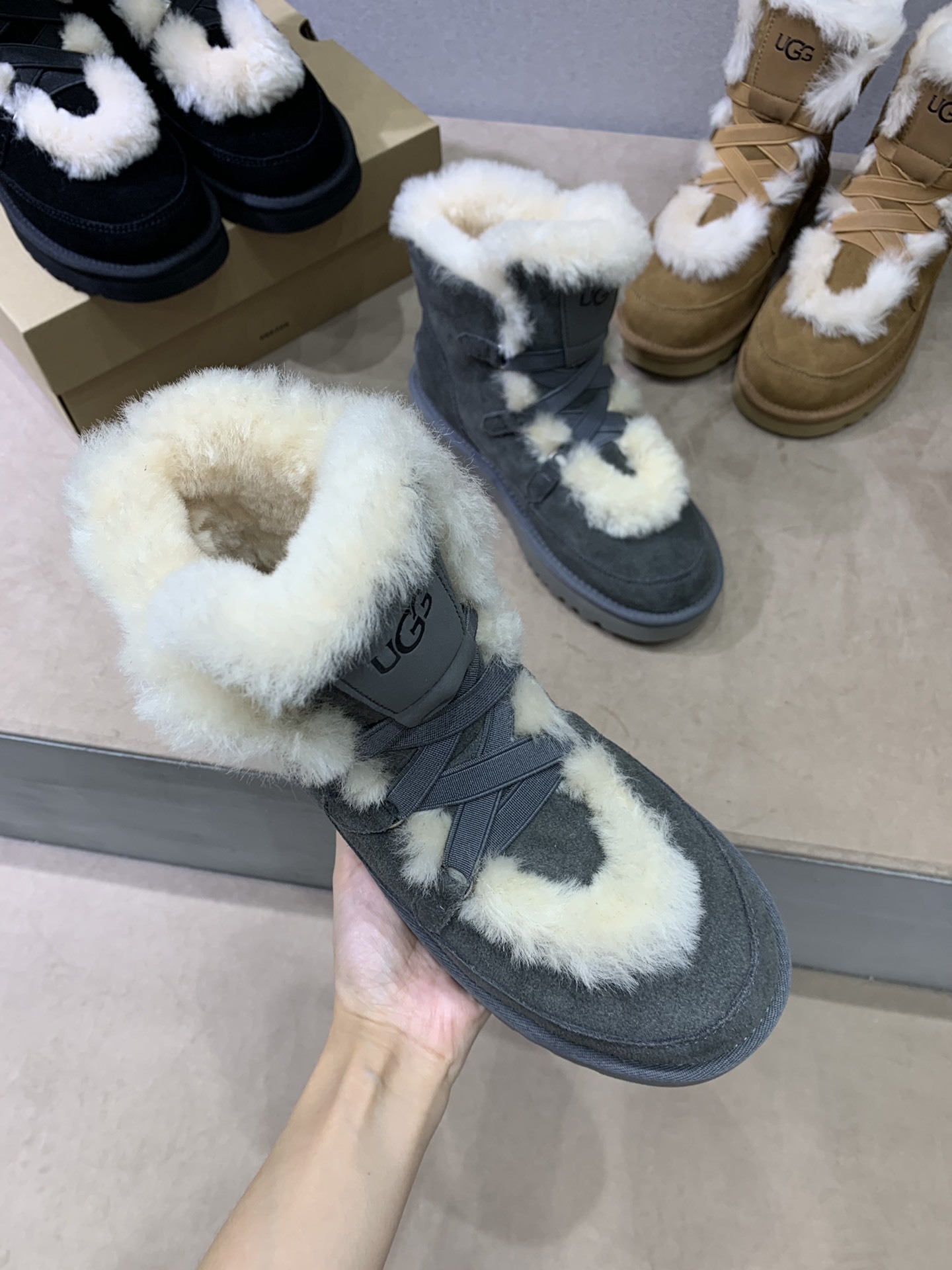 UGG秋冬新款女士休闲雪地靴外翻毛设