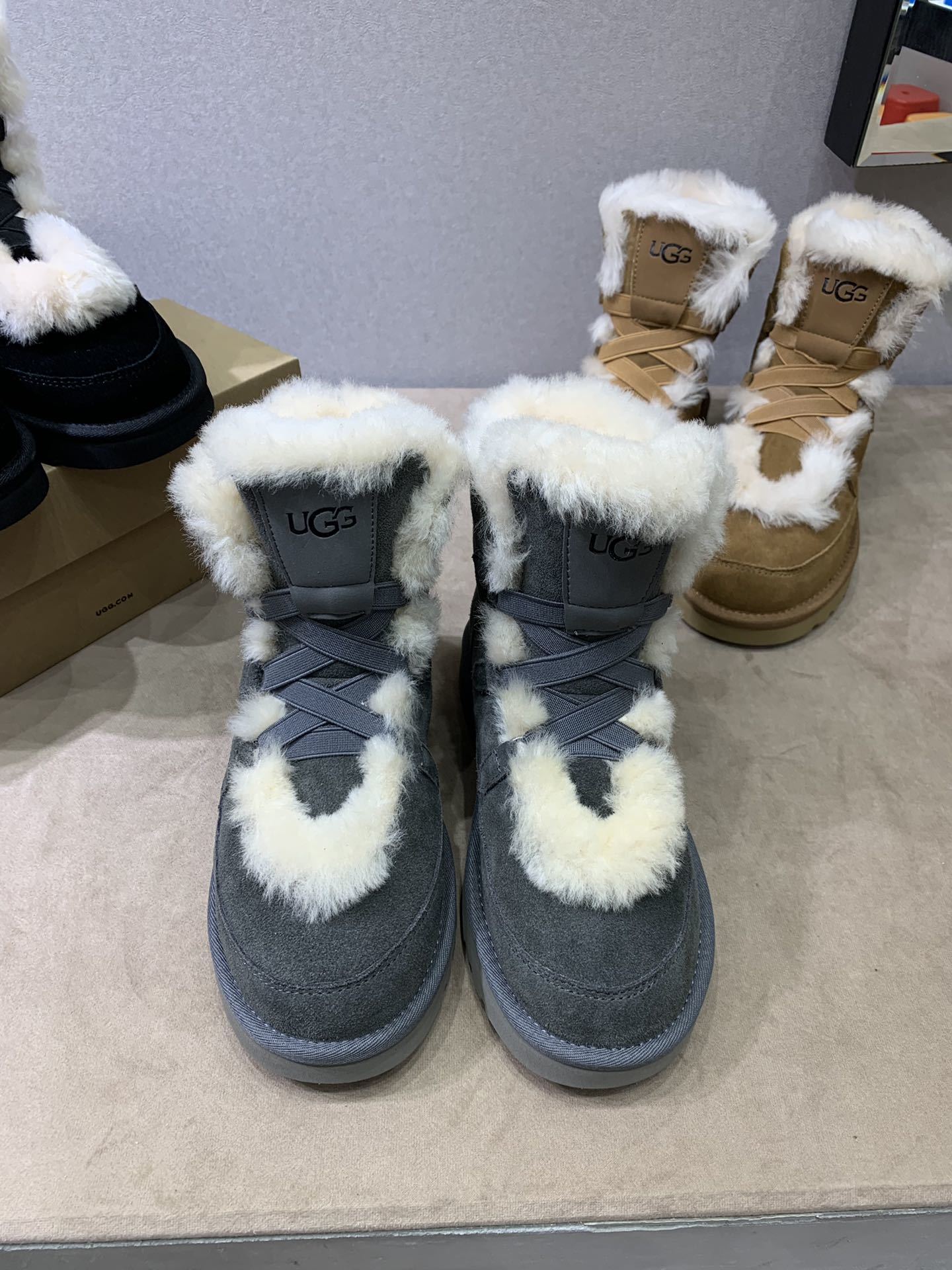 UGG秋冬新款女士休闲雪地靴外翻毛设