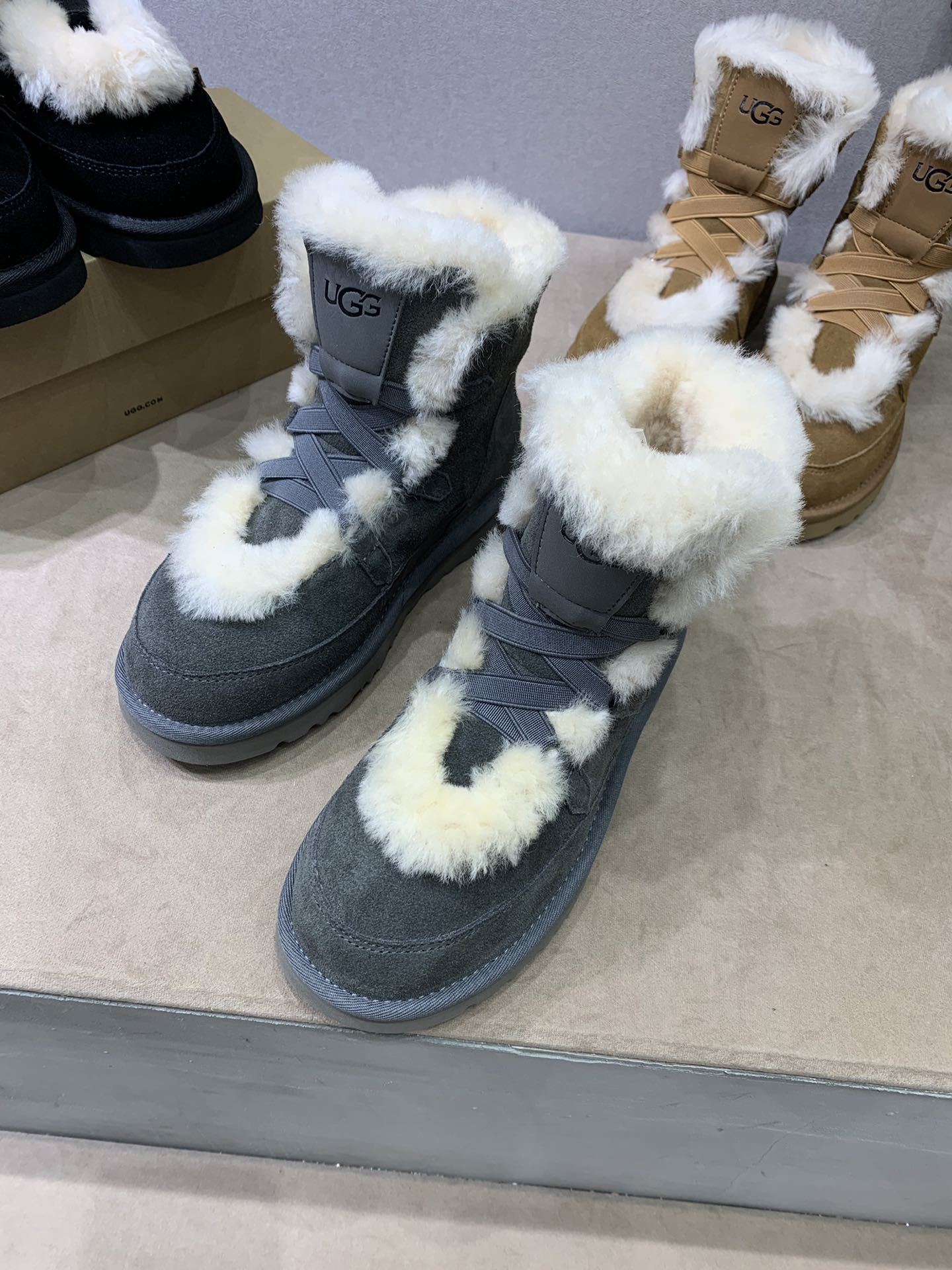 UGG秋冬新款女士休闲雪地靴外翻毛设
