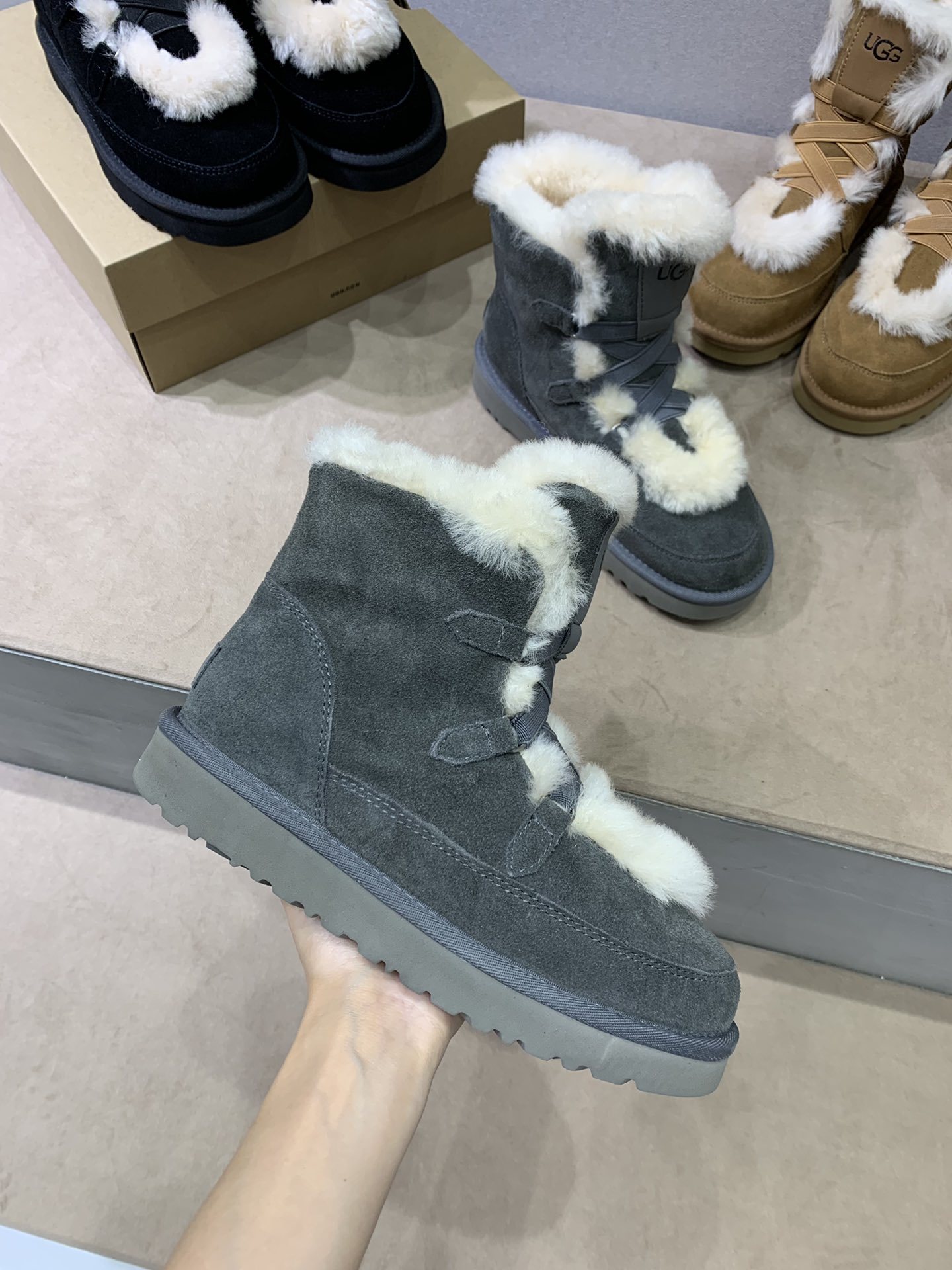 UGG秋冬新款女士休闲雪地靴外翻毛设