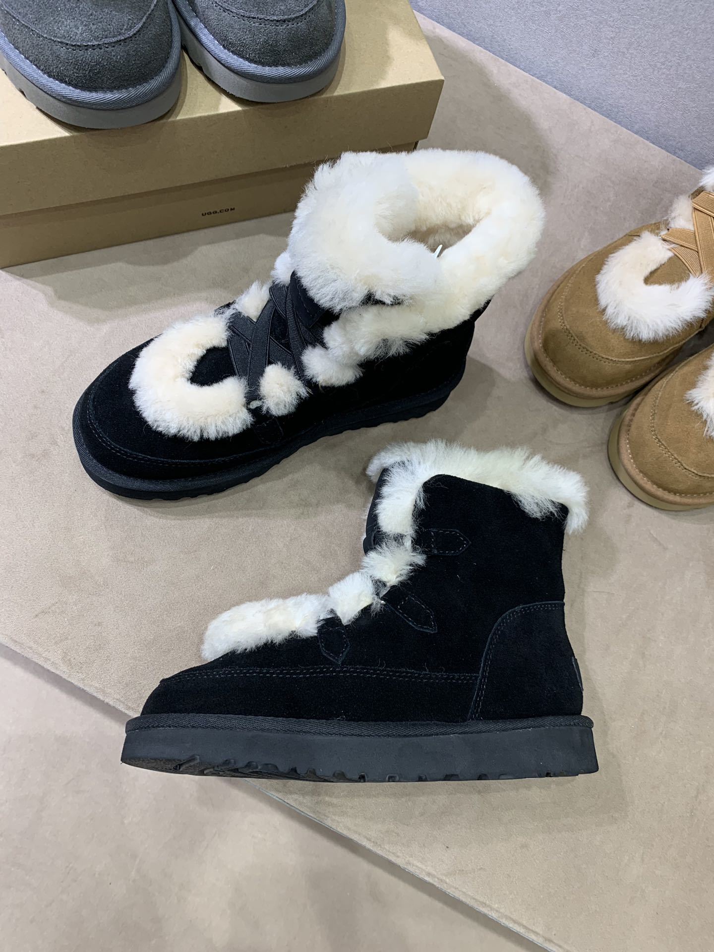 UGG秋冬新款女士休闲雪地靴外翻毛设