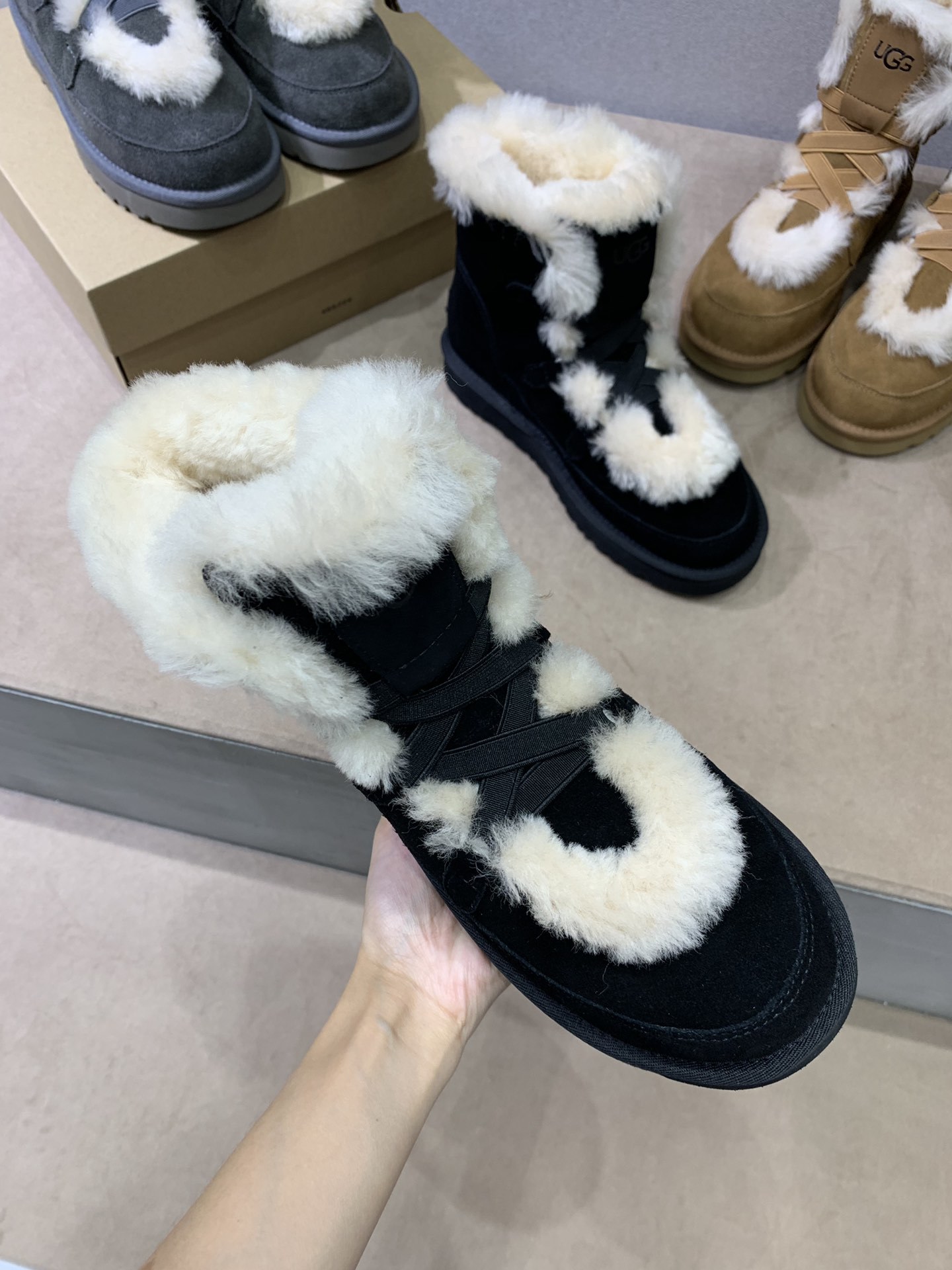 UGG秋冬新款女士休闲雪地靴外翻毛设