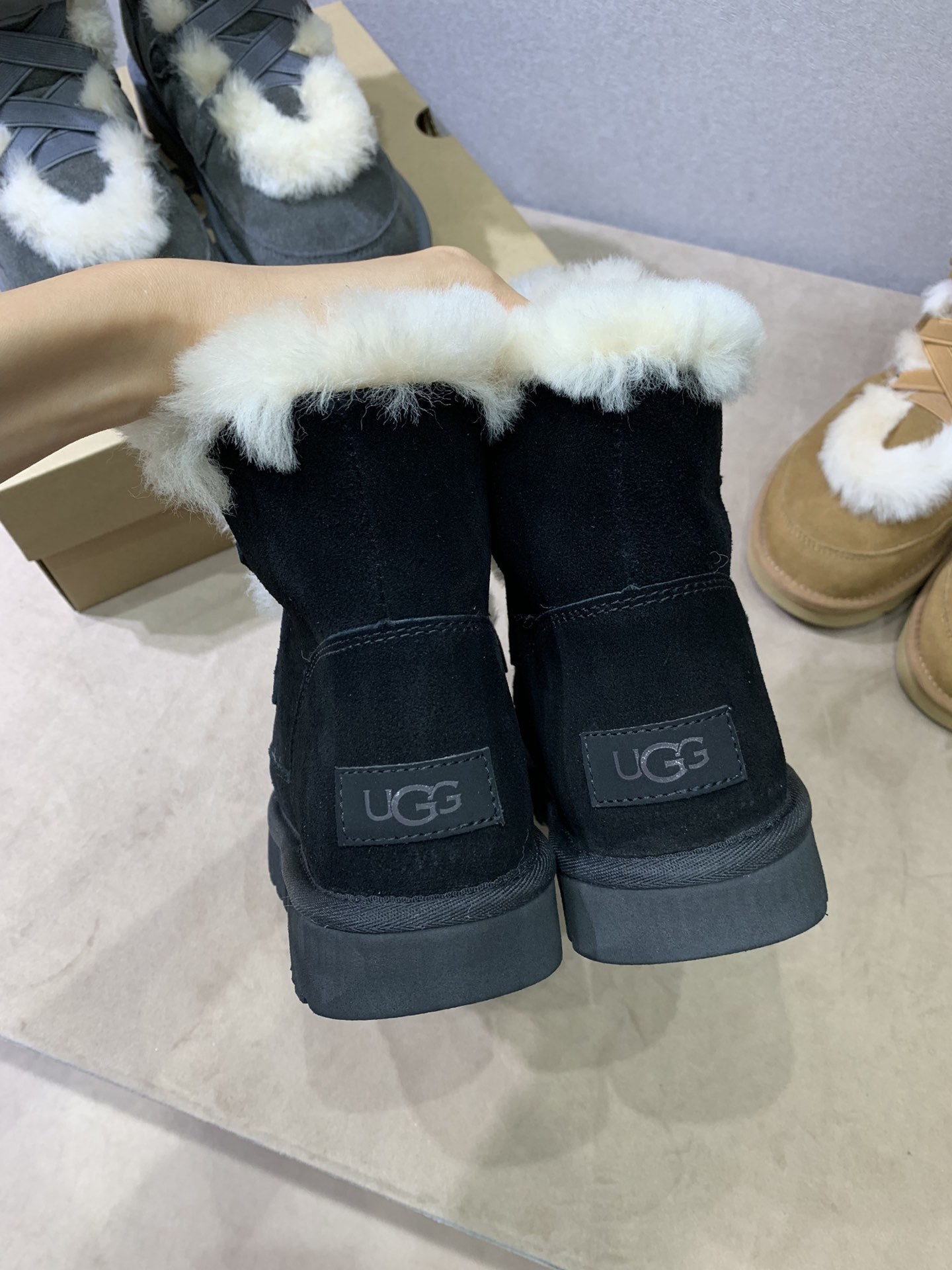 UGG秋冬新款女士休闲雪地靴外翻毛设