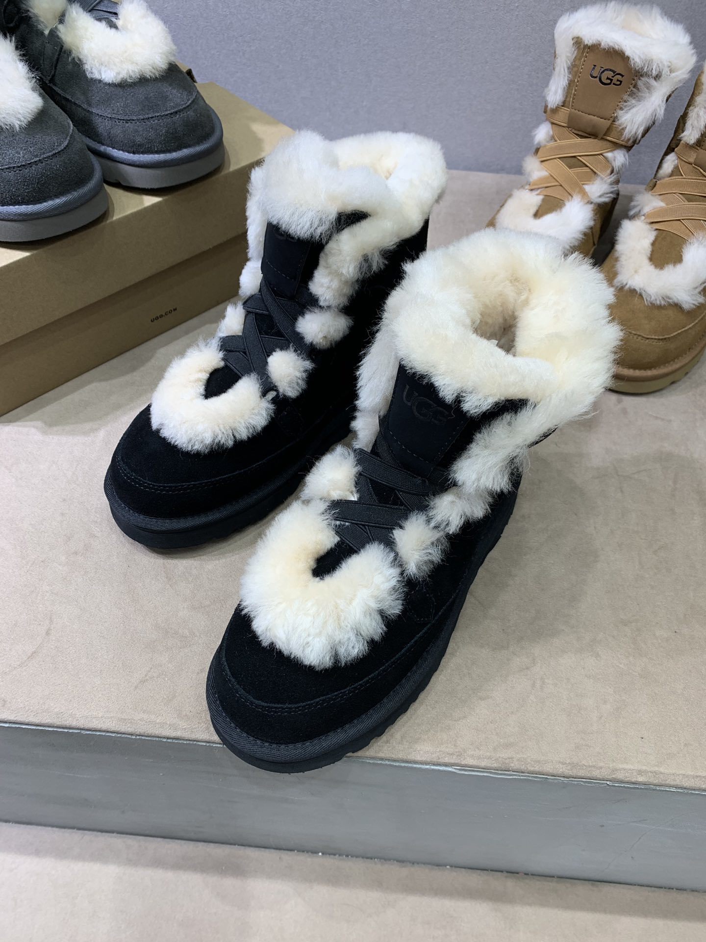 UGG秋冬新款女士休闲雪地靴外翻毛设