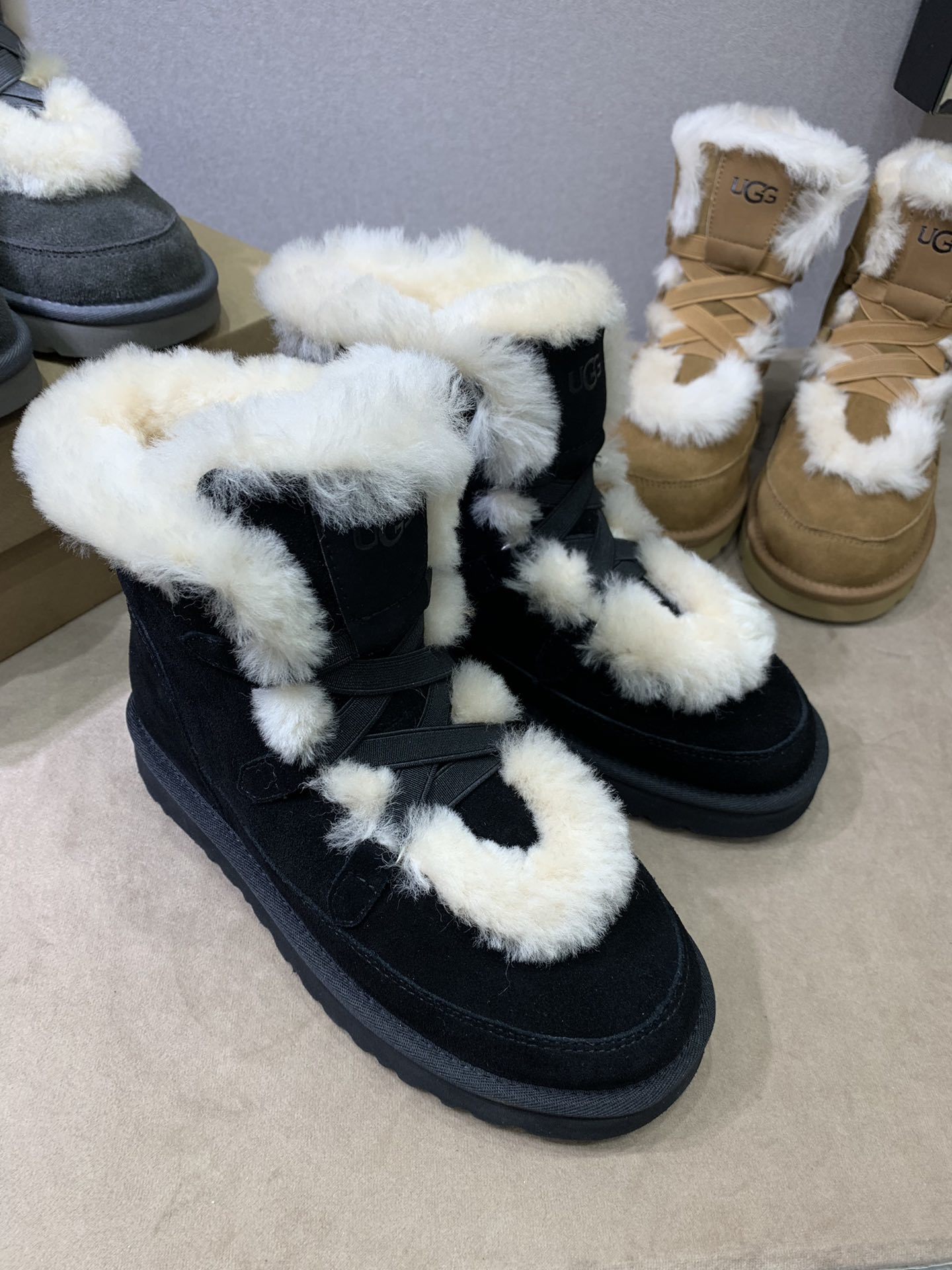 UGG秋冬新款女士休闲雪地靴外翻毛设