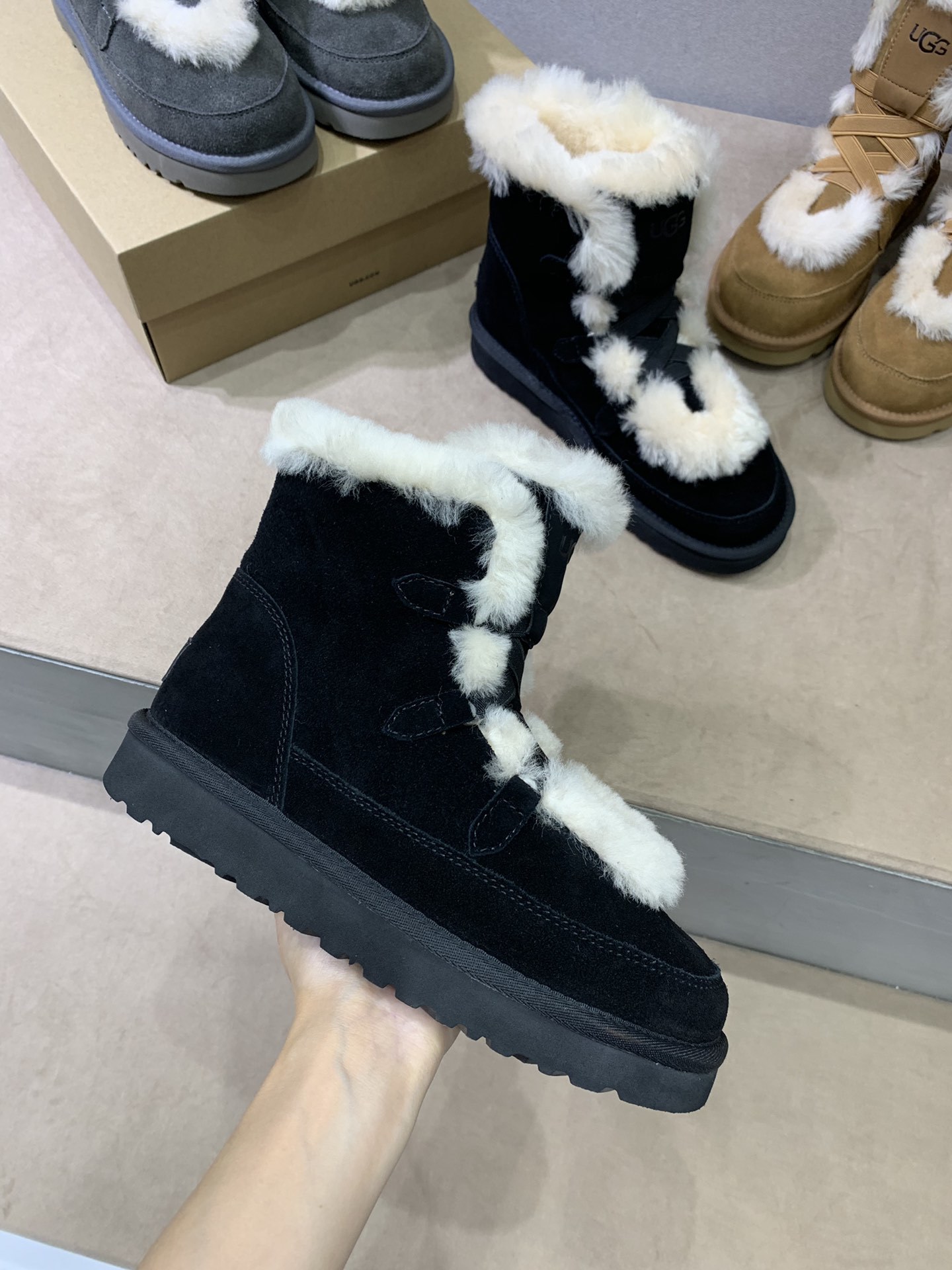 UGG秋冬新款女士休闲雪地靴外翻毛设
