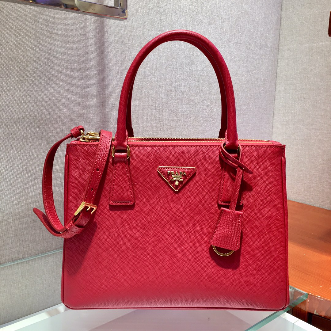 Prada Galleria Handbags Clutches & Pouch Bags Buy 1:1
 Cowhide