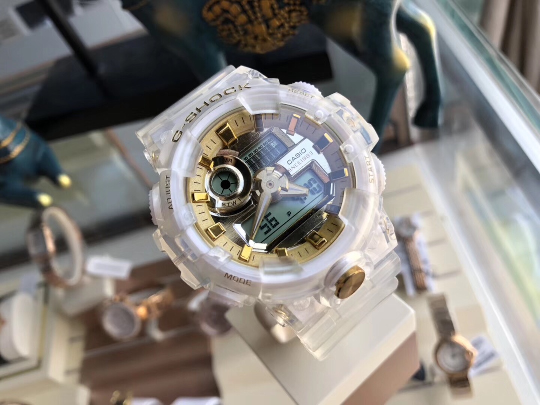 ❤️220包邮/原单代购级别
卡西欧 独家发售“表中之王 地表最强”卡西欧官网限量新款35周年纪念款，冰川金透明款、G-SHOCK、GA-700运动手表、全套包装