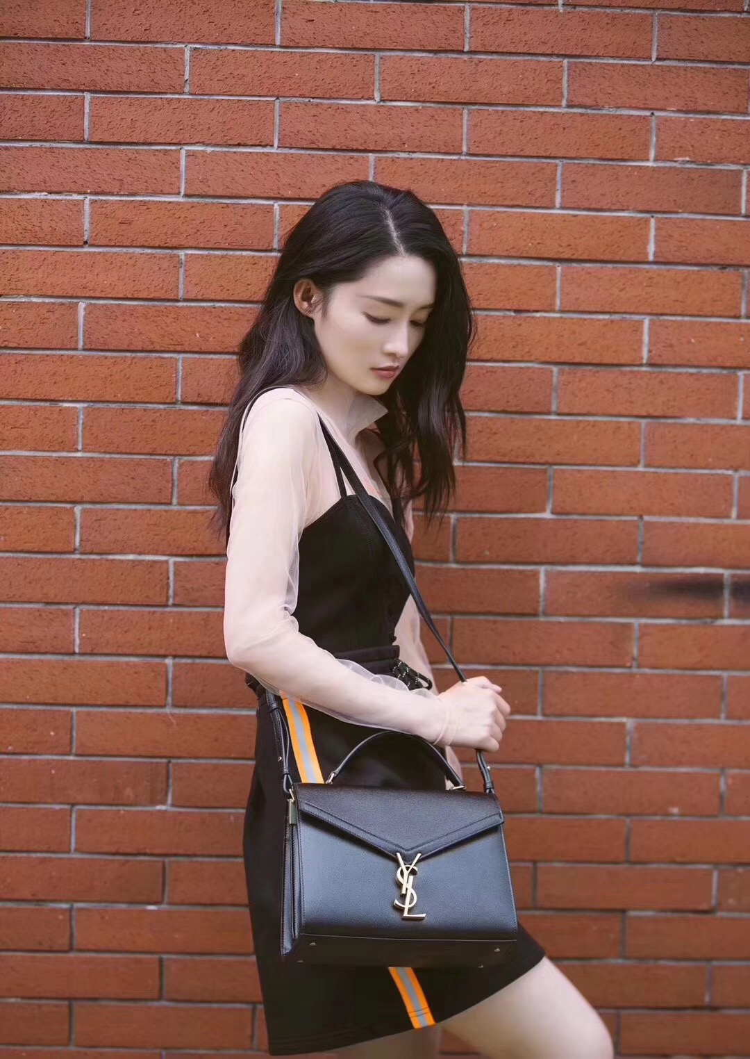 Saint Laurent Ysl CASSANDRA鱼子酱纹手拎包 578000黑色