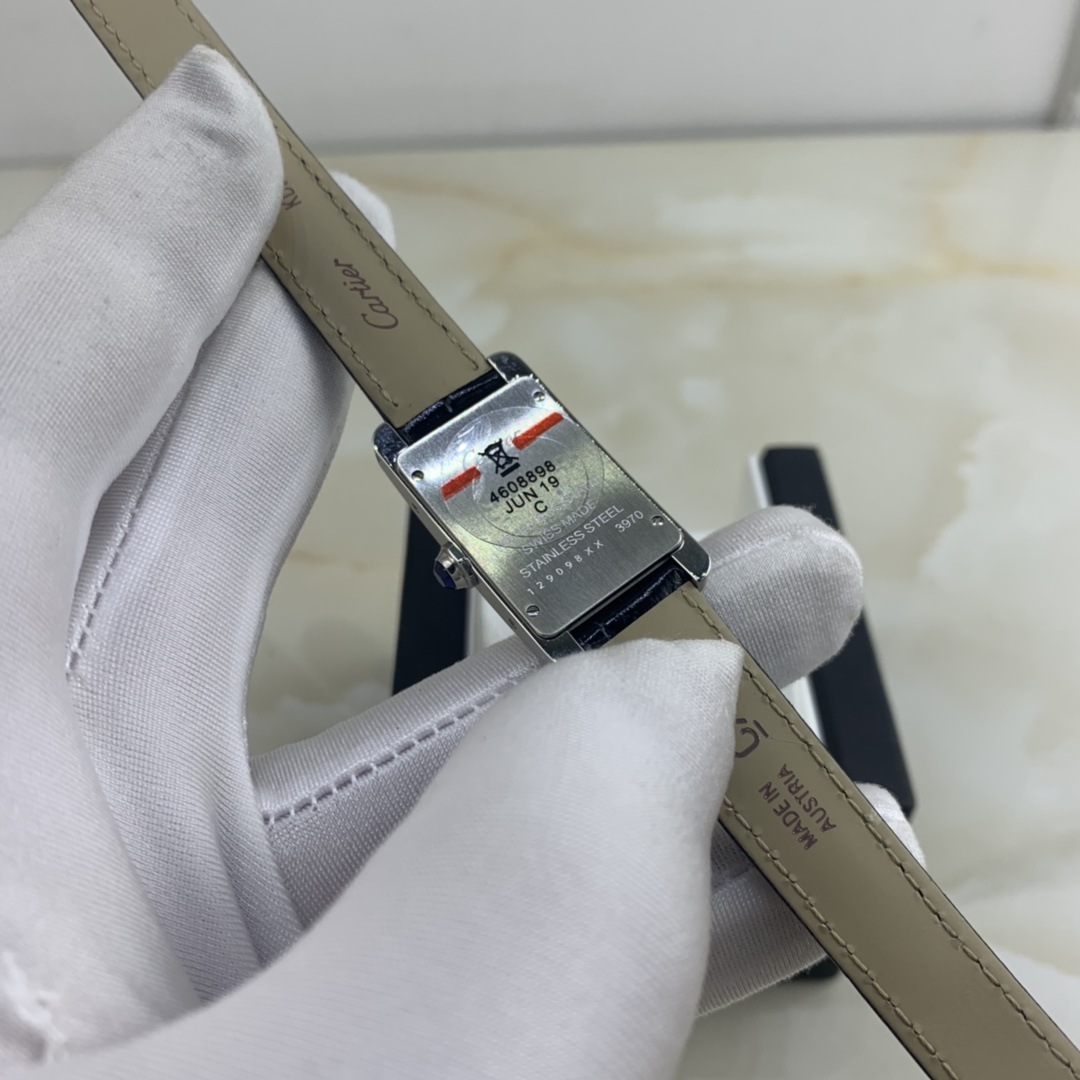 Cartier 皇家 卡地亚坦克系列W2601956女款腕表