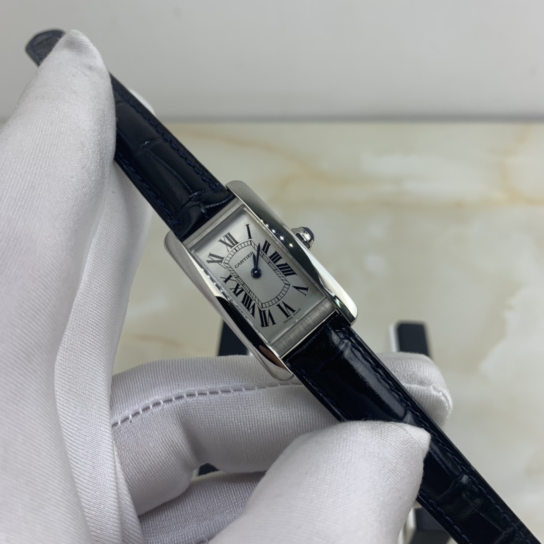 Cartier 皇家 卡地亚坦克系列W2601956女款腕表