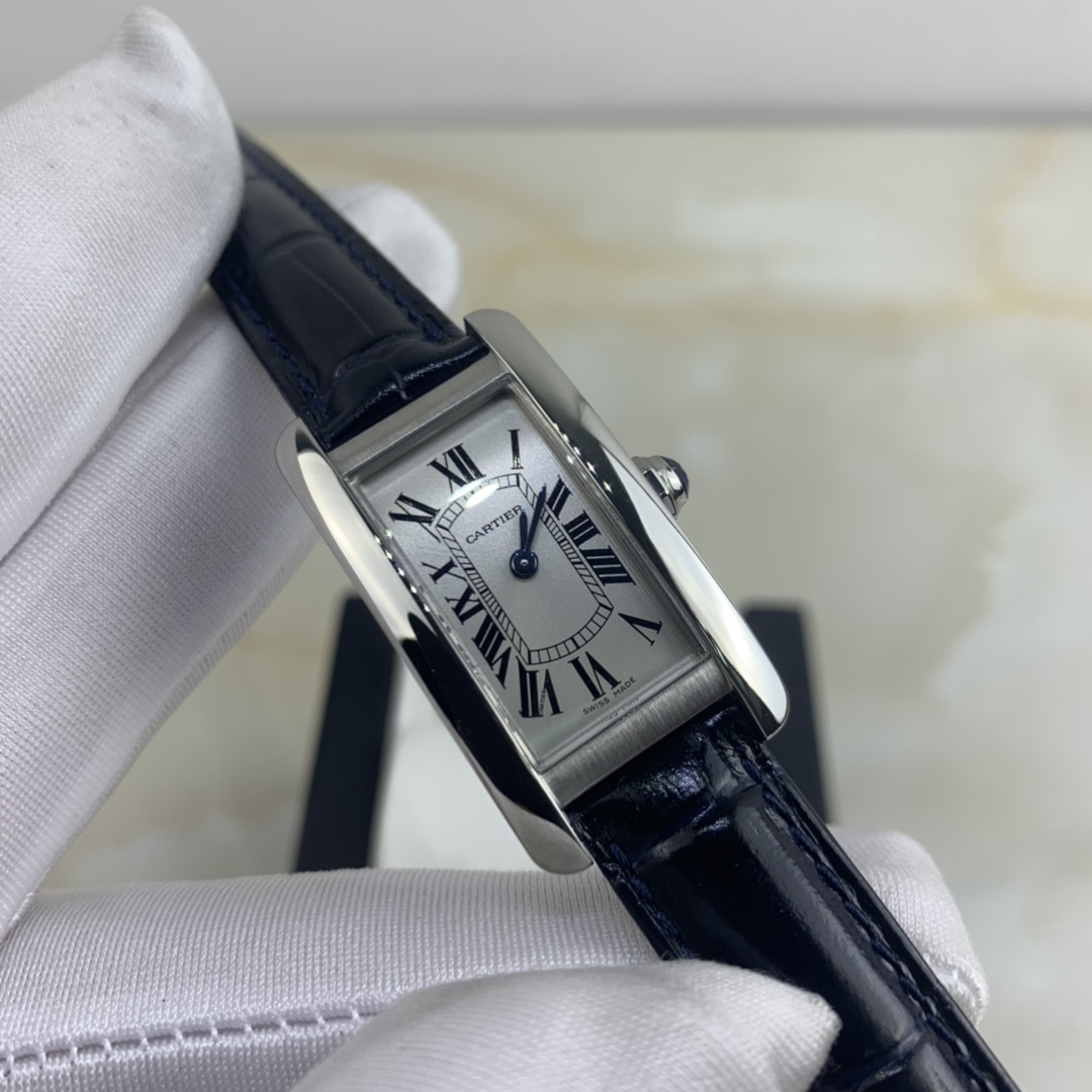 Cartier 皇家 卡地亚坦克系列W2601956女款腕表