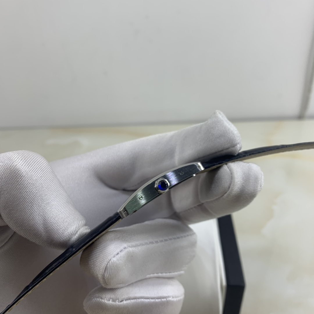 Cartier 皇家 卡地亚坦克系列W2601956女款腕表