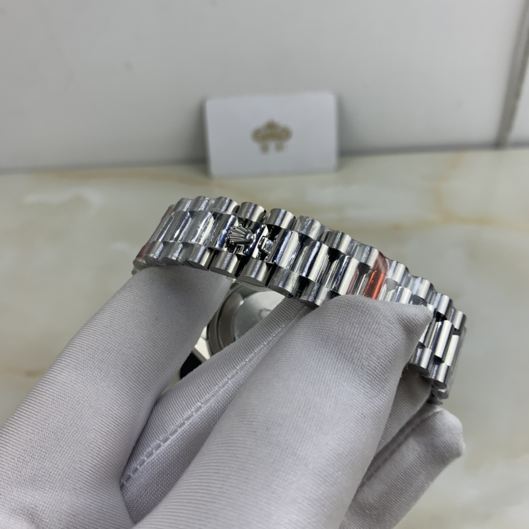 Rolex 皇家 劳力士日志系列星期日历型118239黑贝母盘镶钻女款腕表