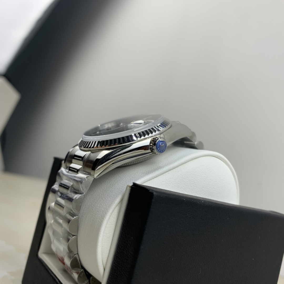 Rolex 皇家 劳力士日志系列星期日历型118239黑贝母盘镶钻女款腕表