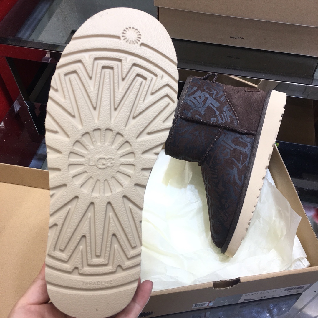 UGG秋季新款女士经典靴涂鸦短筒雪地