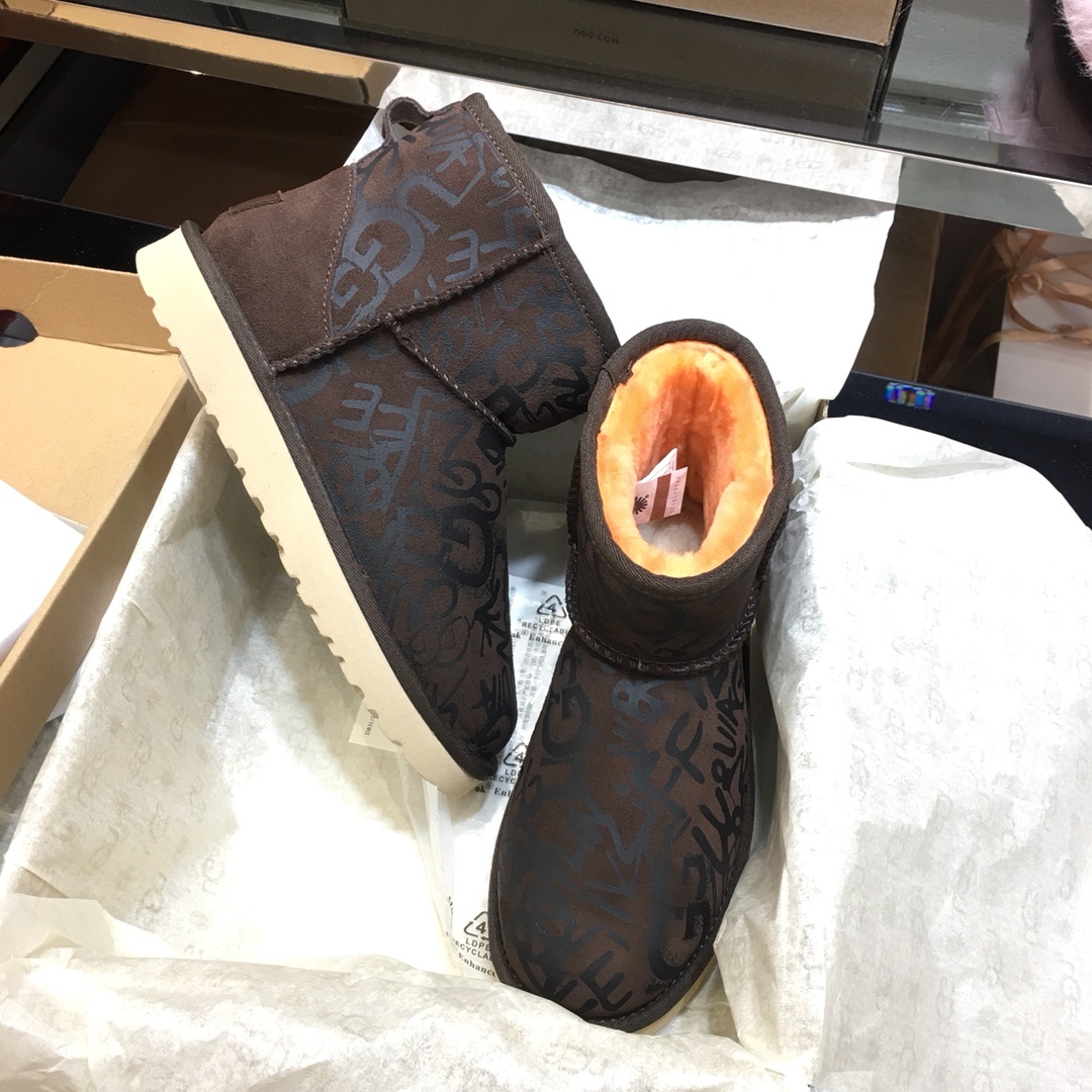 UGG秋季新款女士经典靴涂鸦短筒雪地