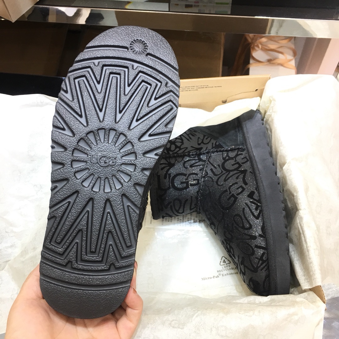 UGG秋季新款女士经典靴涂鸦短筒雪地