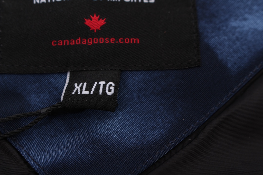 #四码合一
.
.
.
.
.
.
专柜版
【加拿大鹅 】2020最新正确版
CANADA GOOSE/加拿大鹅/FreestyleCrew马甲 4154M
19年度最新校准
内增网纱编制口袋
门襟内测新增隐形口袋
里布取消绗缝工艺流程
内置高密度无纺布 确保绝不跑绒
整体版型更服帖 不臃肿
全系四码合一 最大程度确保可操作性
官方同步配色 卡色正确
定制机能日常防水面料
高密度针车工艺
整体呈现最完美的高端供应
配备pv礼装贷
⚠size : Xs S M L XL XXL