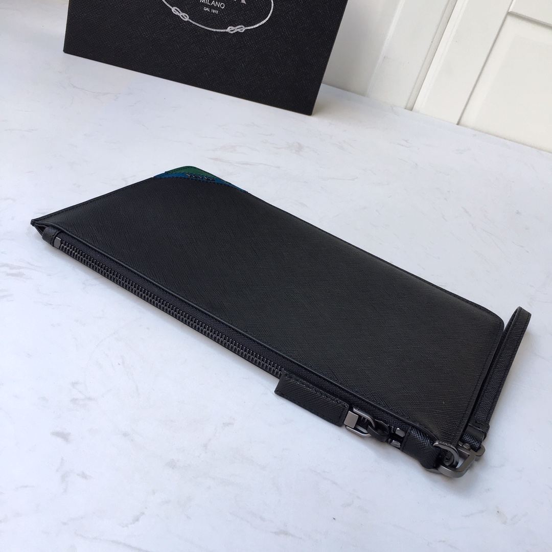 PRADA普拉达进口十字纹牛皮男士手包2NG005