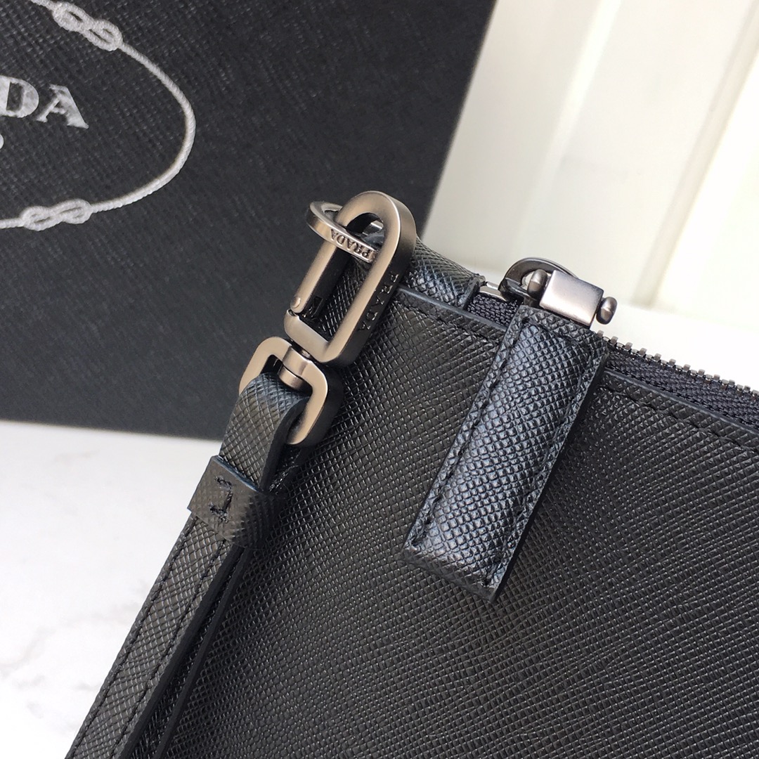 PRADA普拉达进口十字纹牛皮男士手包2NG005