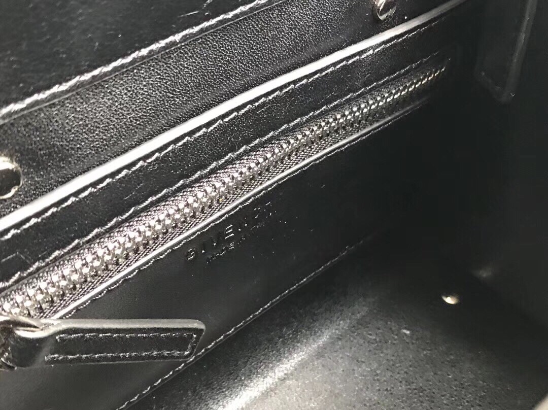 givenchy纪梵希Horizon平纹光面皮双手柄和长肩带搭配订制镀金五金配件内置活动手袋喔可拆卸超级