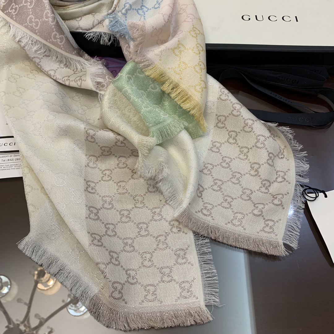 GUCCI古驰GG标识女士围巾558274