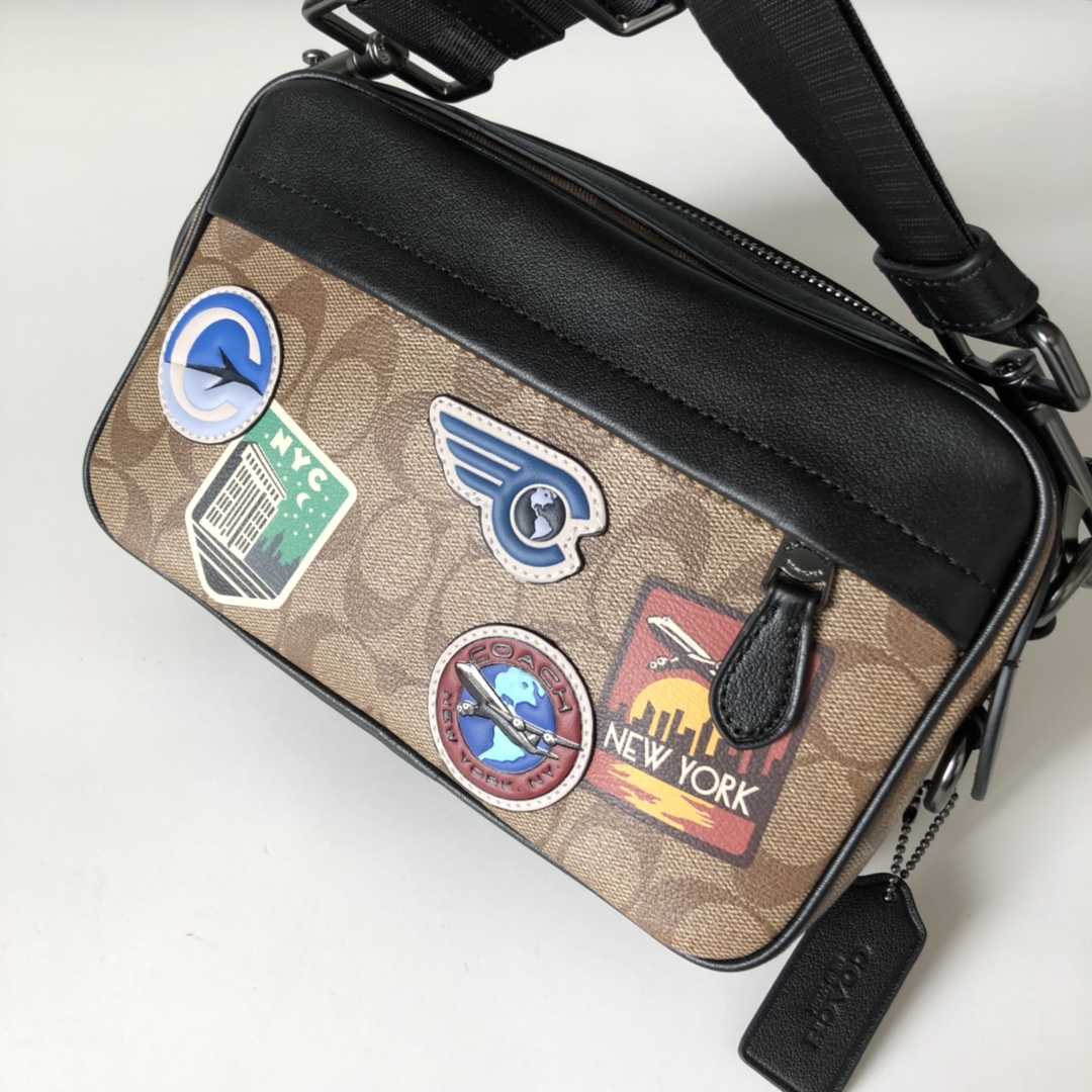 Coach C家 72947 徽章 相机包 全头层牛皮材质 Graham Crossbody单肩斜挎男士相机包 尺寸 26