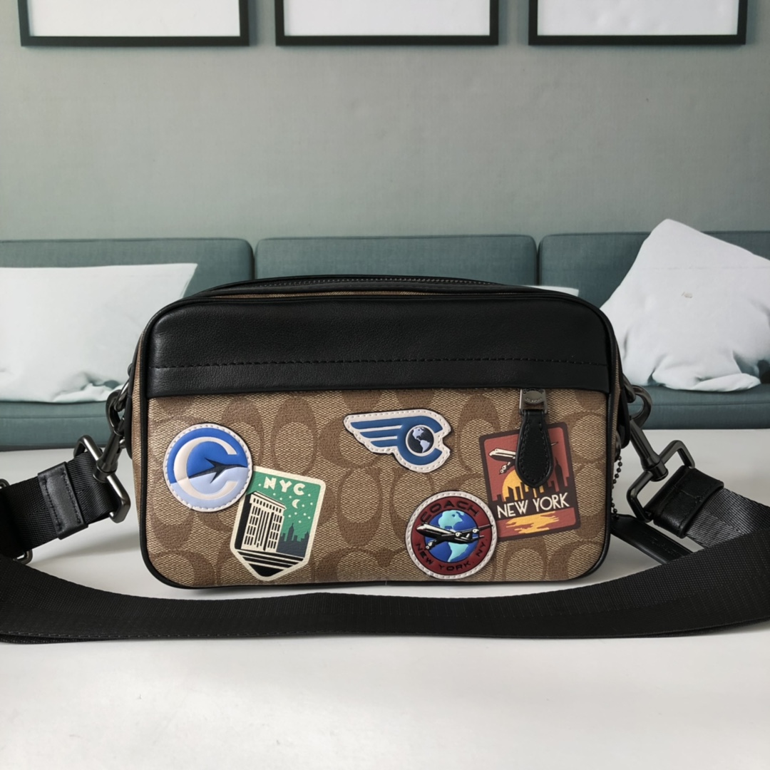 Coach C家 72947 徽章 相机包 全头层牛皮材质 Graham Crossbody单肩斜挎男士相机包 尺寸 26