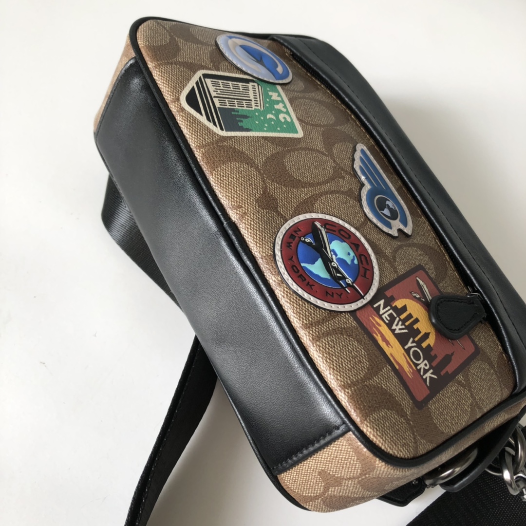 Coach C家 72947 徽章 相机包 全头层牛皮材质 Graham Crossbody单肩斜挎男士相机包 尺寸 26