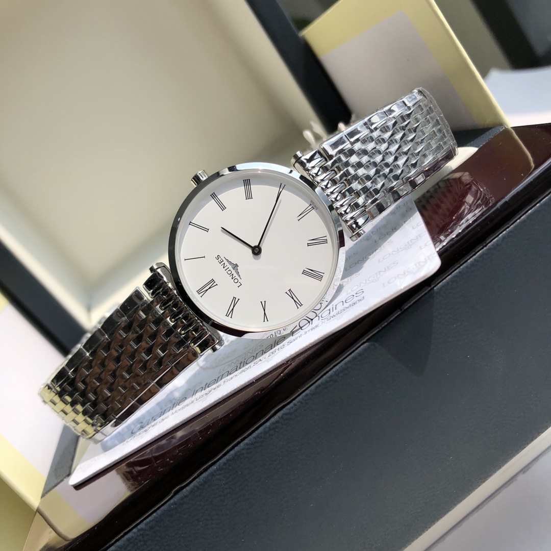 160
嘉岚系列 ，瑞士石英 超薄型情侣对表 ，天然贝母表盘，316L精钢壳套 蓝宝石水晶镜面 防水 经典时尚 ，大号直径34mm   小号直径24.5mm。