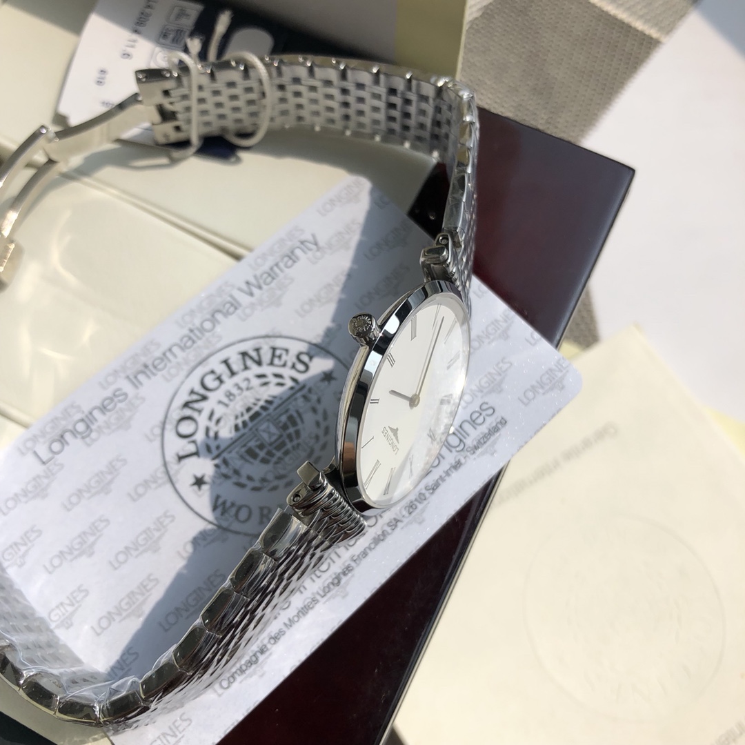 160
嘉岚系列 ，瑞士石英 超薄型情侣对表 ，天然贝母表盘，316L精钢壳套 蓝宝石水晶镜面 防水 经典时尚 ，大号直径34mm   小号直径24.5mm。