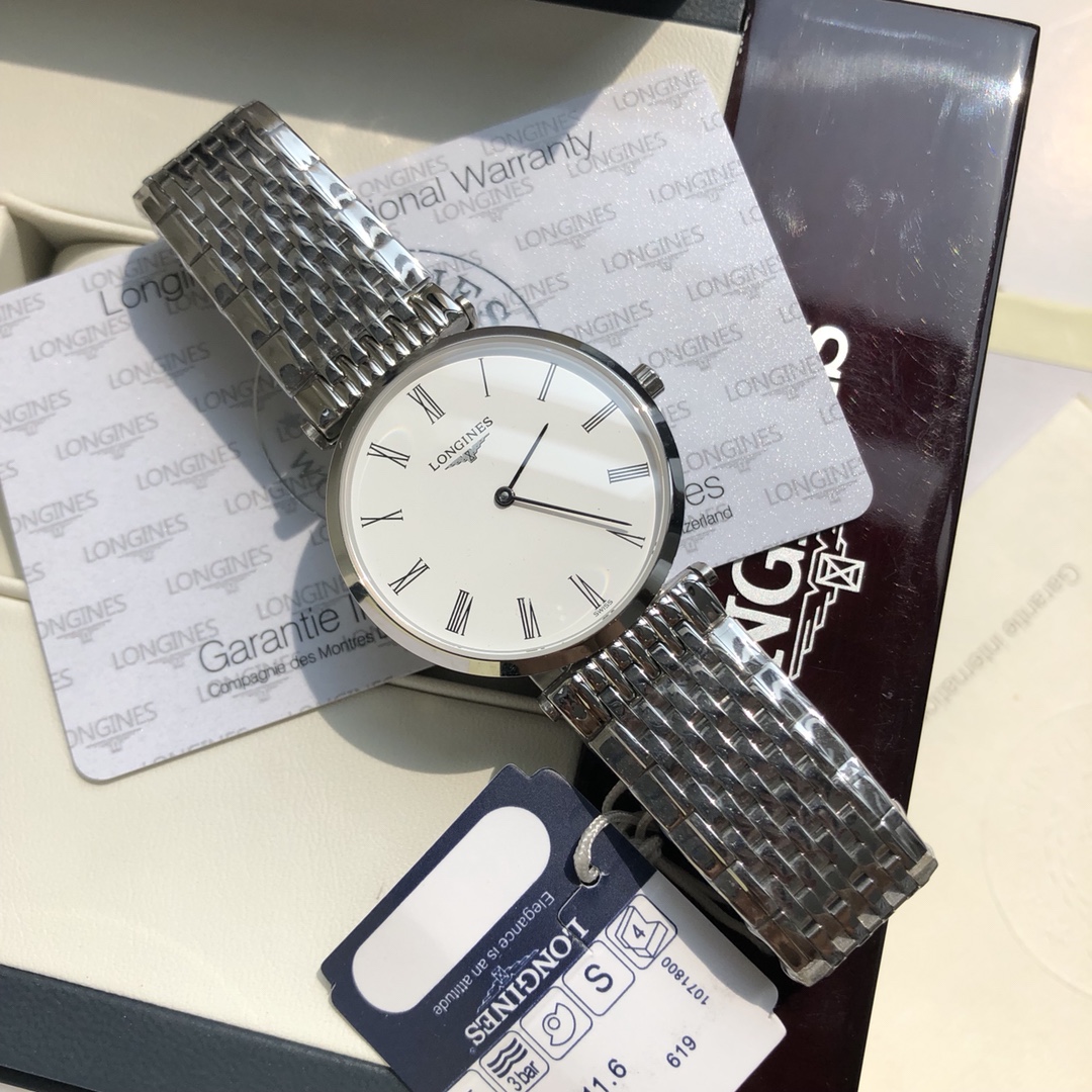 160
嘉岚系列 ，瑞士石英 超薄型情侣对表 ，天然贝母表盘，316L精钢壳套 蓝宝石水晶镜面 防水 经典时尚 ，大号直径34mm   小号直径24.5mm。